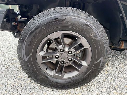 Used 2018 Jeep Wrangler Unlimited Sport image 12