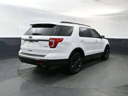 Used 2019 Ford Explorer XLT w/ Equipment Group 202A AWD/4WD image 5