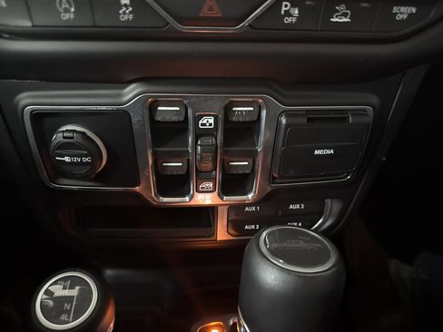 Used 2020 Jeep Gladiator Overland image 21