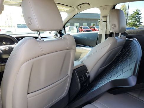 Used 2019 Cadillac XT4 Luxury w/ Cold Weather Package AWD/4WD image 34