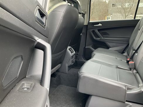 Used 2020 Volkswagen Tiguan SE w/ Panoramic Sunroof Package image 15