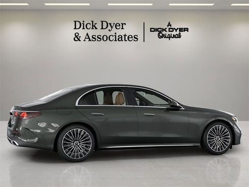 Used 2025 Mercedes-Benz E 350 Sedan image 7