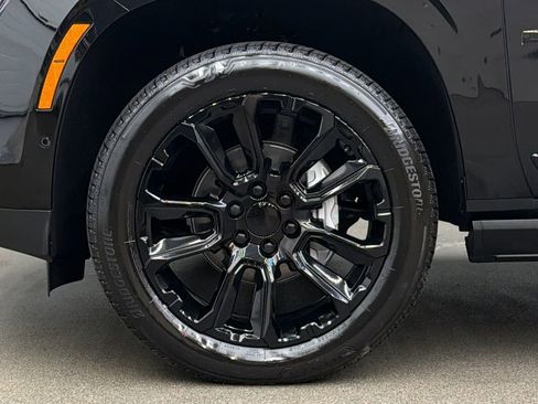 Used 2026 GMC Yukon Denali w/ Sun & Power Step Package AWD/4WD image 10