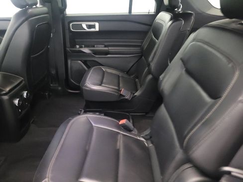 Used 2020 Ford Explorer XLT w/ Equipment Group 202A AWD/4WD image 18