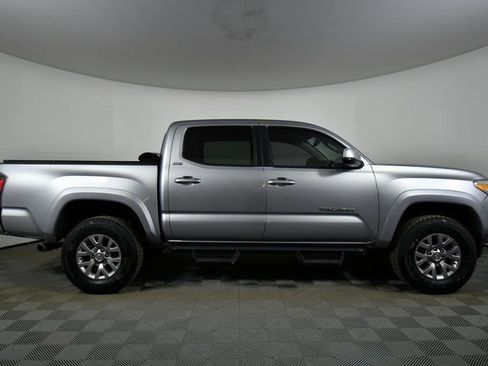 Used 2016 Toyota Tacoma Tacoma Double Cab image 15