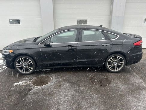 Used 2019 Ford Fusion Titanium image 3