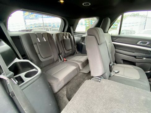 Used 2016 Ford Explorer XLT AWD/4WD image 17