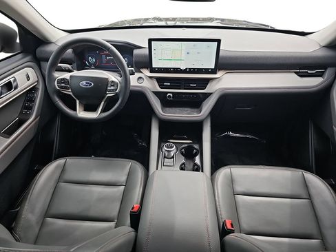 Used 2025 Ford Explorer Active w/ Active Comfort Package AWD/4WD image 9