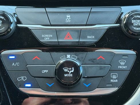 Used 2017 Chrysler Pacifica LX image 25