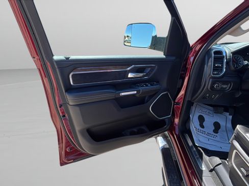 Used 2019 RAM 1500 Laramie AWD/4WD image 9
