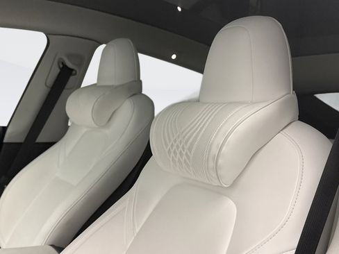 Used 2023 Tesla Model Y Long Range image 8