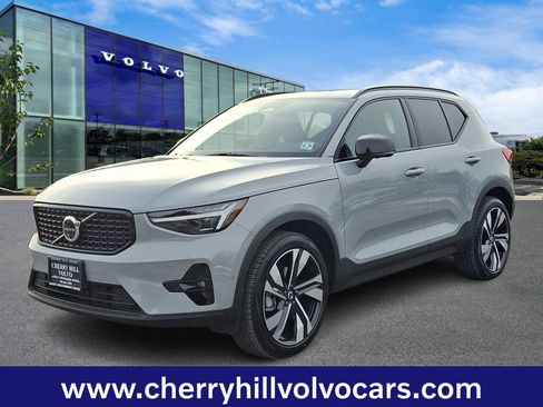 Certified 2025 Volvo XC40 B5 Ultra w/ Protection Package Premier image 3