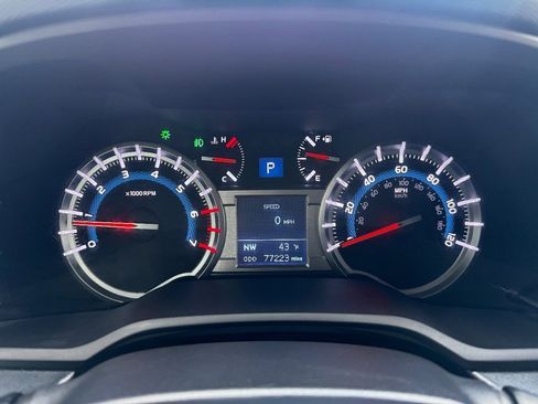 Used 2018 Toyota 4Runner SR5 Premium image 25