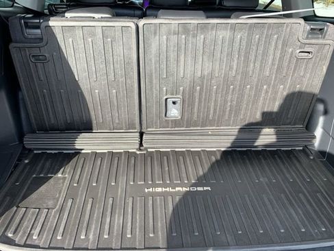 Used 2023 Toyota Highlander XLE image 34