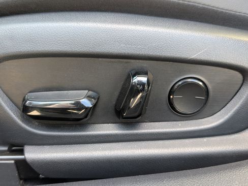 Used 2025 Lexus ES 300h w/ Premium Package FWD image 19