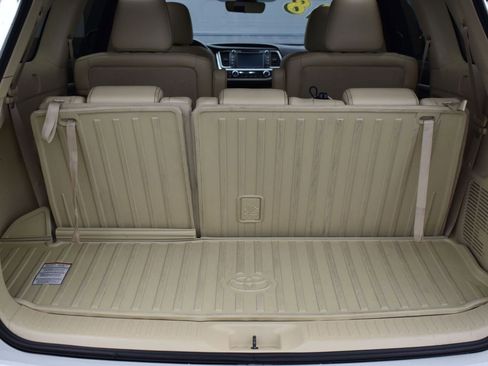 Used 2018 Toyota Highlander Limited image 11