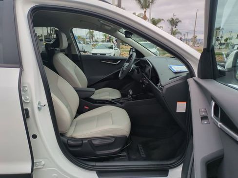 Certified 2025 Kia Niro EX FWD image 31