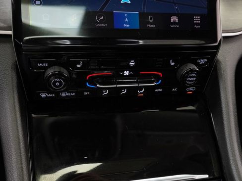 Certified 2023 Jeep Grand Cherokee Limited w/ Black Appearance Package image 36