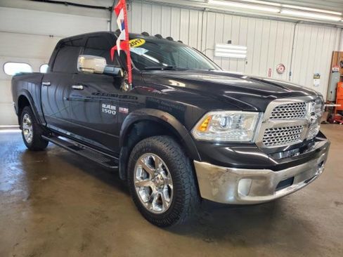 Used 2017 RAM 1500 Laramie AWD/4WD image 2