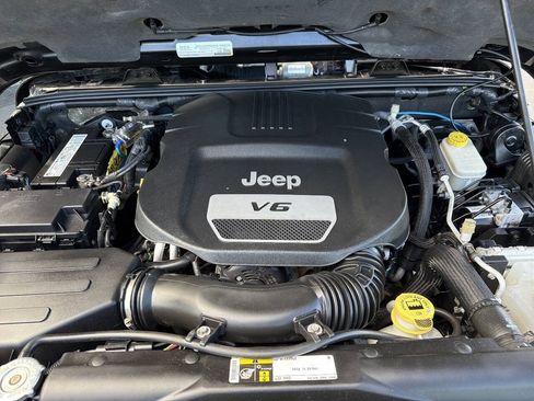 Used 2015 Jeep Wrangler Unlimited Rubicon w/ Dual Top Group AWD/4WD image 14