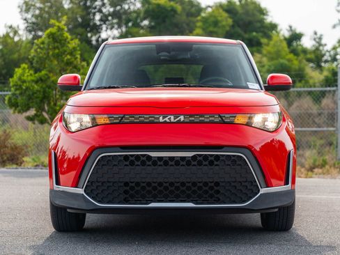 Used 2025 Kia Soul S FWD image 2