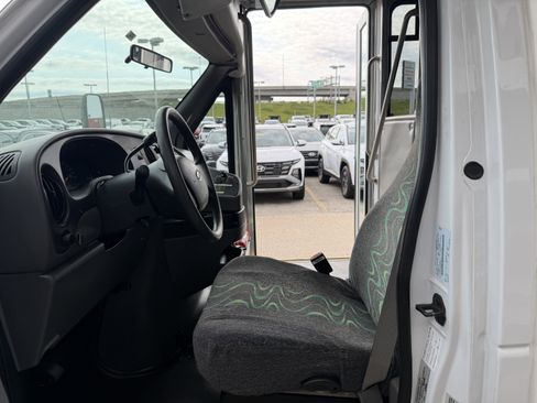 Used 2006 Ford E-450 and Econoline 450 RWD image 21