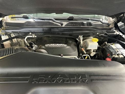 Used 2019 RAM 2500 Big Horn w/ Black Appearance Package AWD/4WD image 8