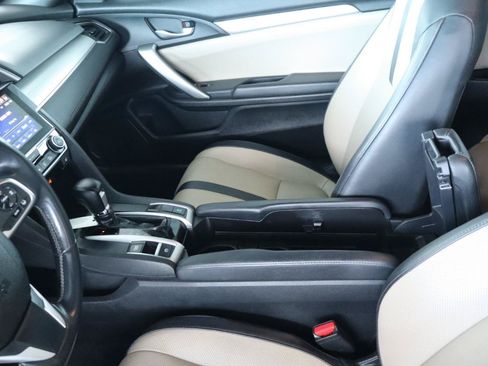 Used 2016 Honda Civic Touring image 17