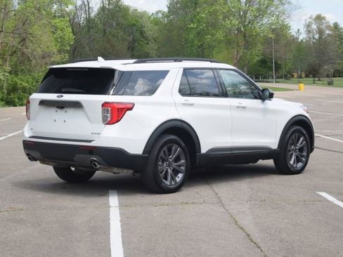 Used 2023 Ford Explorer XLT w/ Equipment Group 202A AWD/4WD image 28
