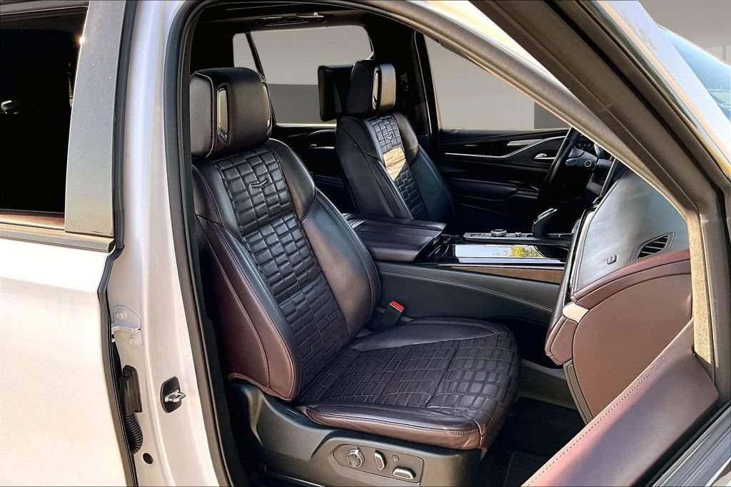 Used 2023 Cadillac Escalade Sport Platinum RWD image 7