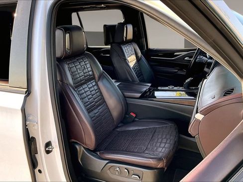 Used 2023 Cadillac Escalade Sport Platinum RWD image 7