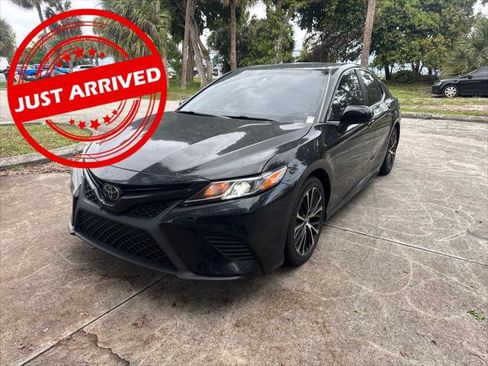 Used 2018 Toyota Camry SE w/ Moonroof Package image 1
