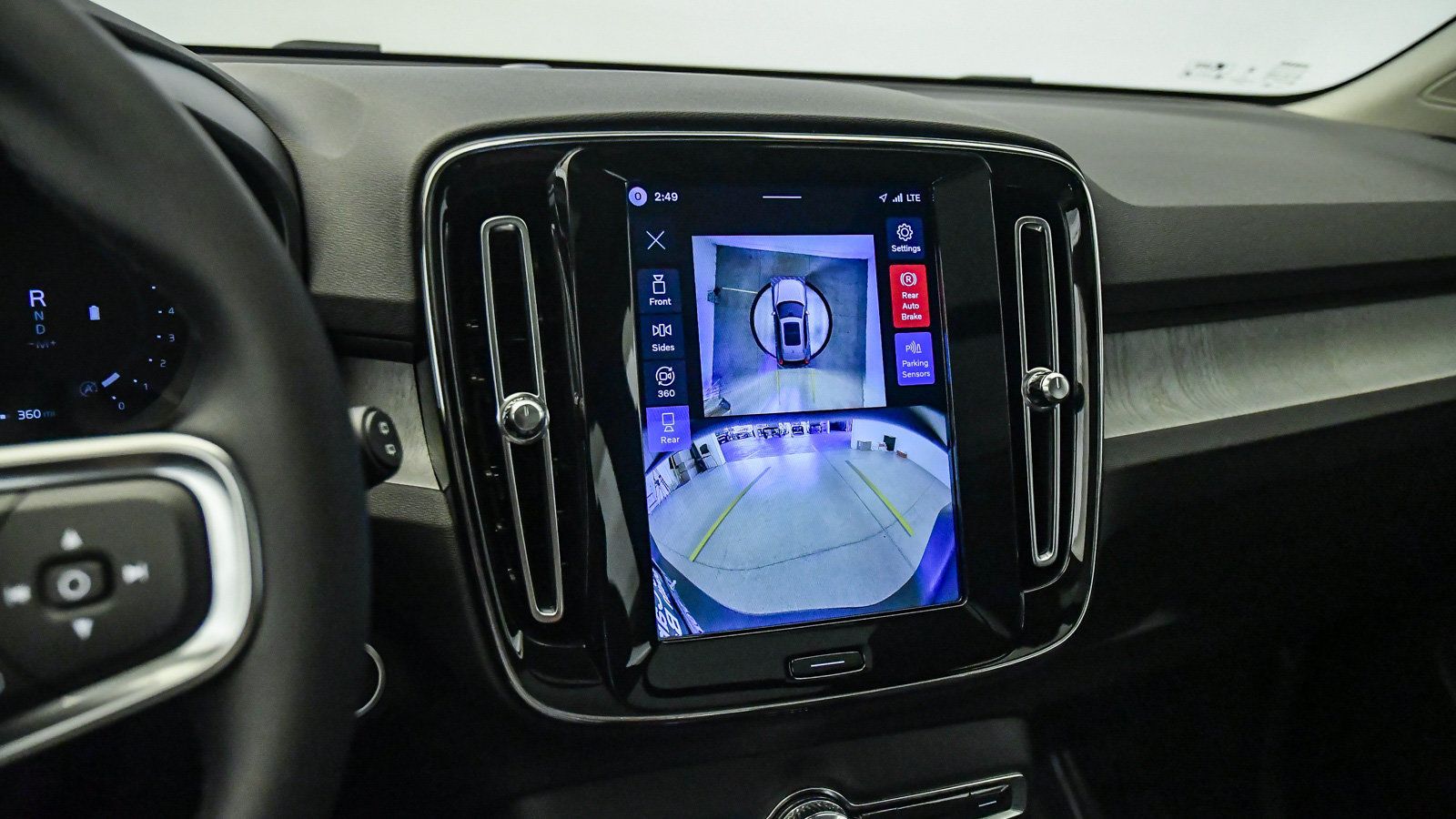 Certified 2026 Volvo XC40 B5 Plus AWD/4WD image 22