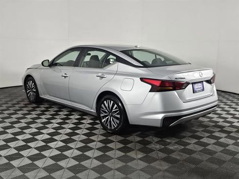 Used 2024 Nissan Altima 2.5 SV image 7