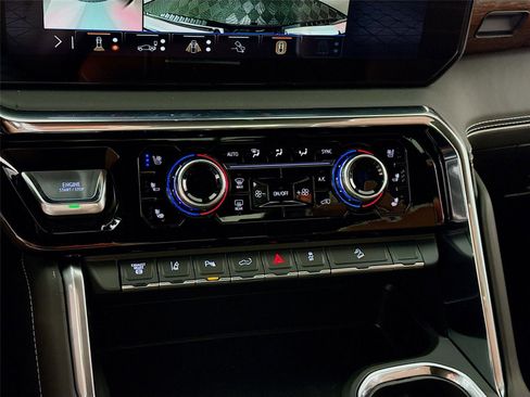 New 2026 GMC Sierra 3500 Denali Ultimate AWD/4WD image 10