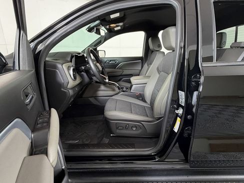 Used 2024 Chevrolet Colorado ZR2 w/ Technology Package AWD/4WD image 8