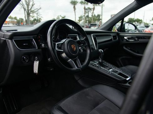 Used 2018 Porsche Macan Sport Edition AWD/4WD image 16