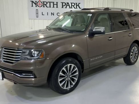 Used 2015 Lincoln Navigator 2WD image 5