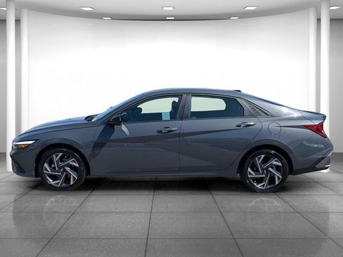 Certified 2025 Hyundai Elantra Sport FWD image 6