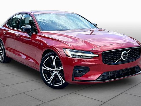 Used 2023 Volvo S60 B5 Core FWD image 3