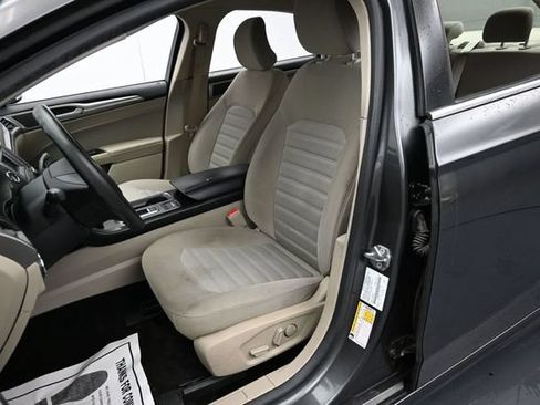 Used 2018 Ford Fusion SE FWD image 11
