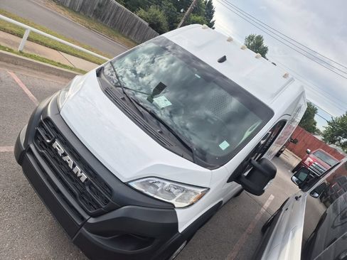 Used 2024 RAM ProMaster 2500 w/ Convenience Group FWD image 3
