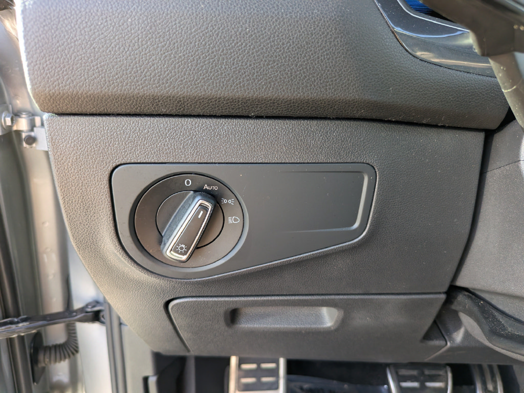 Certified 2023 Volkswagen Tiguan SE R-Line FWD image 27