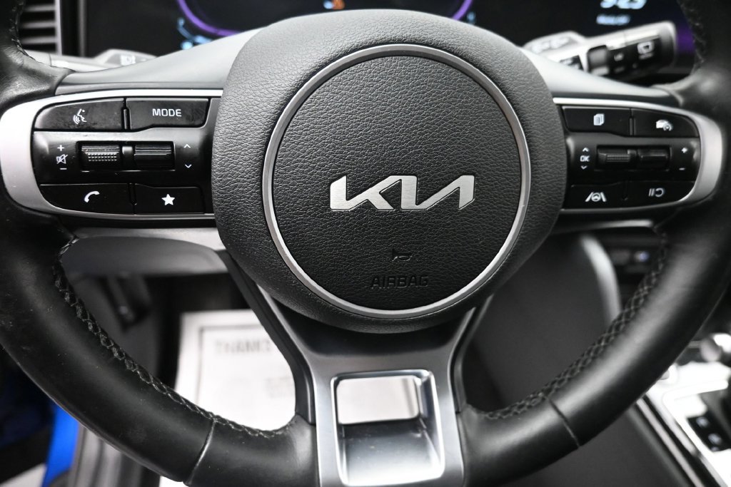 Used 2023 Kia Sportage EX AWD/4WD image 12
