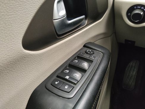 Used 2021 Chrysler Voyager Lxi FWD image 27