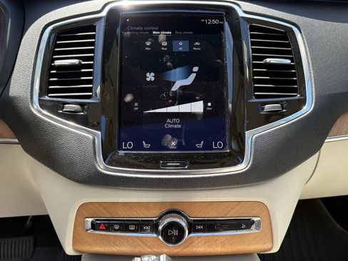 Used 2022 Volvo XC90 T6 Momentum w/ Advanced Package image 20