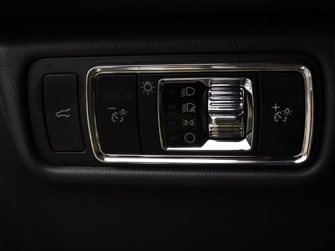 Used 2023 Lincoln Aviator Standard w/ Premium Package image 24