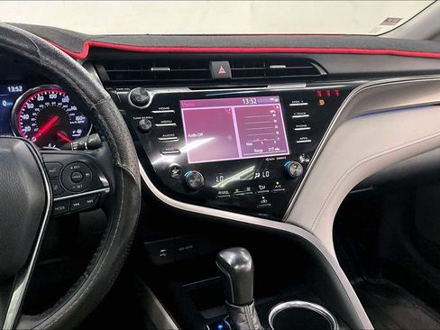 Used 2019 Toyota Camry XSE FWD image 5