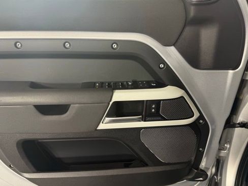 Used 2020 Land Rover Defender 110 First Edition image 26