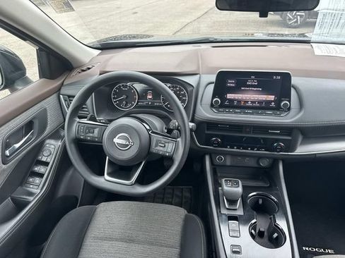Certified 2023 Nissan Rogue SV FWD image 18